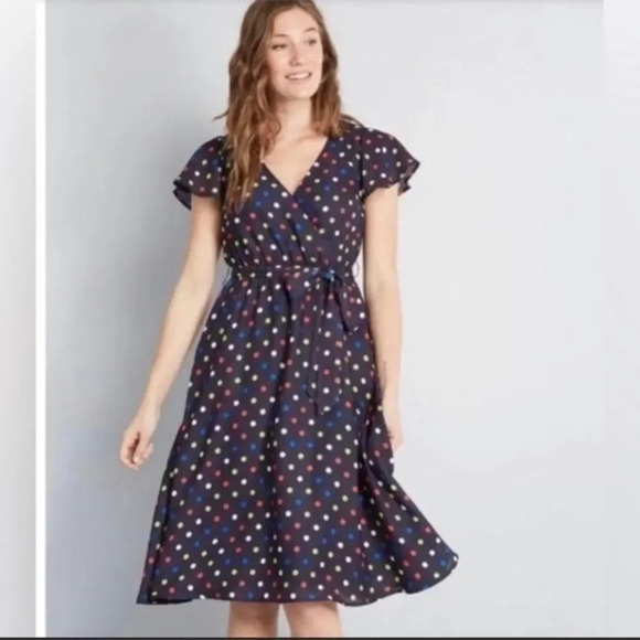ModCloth Dresses & Skirts - Modcloth fits of bliss short sleeve navy polka dot dress sz M
